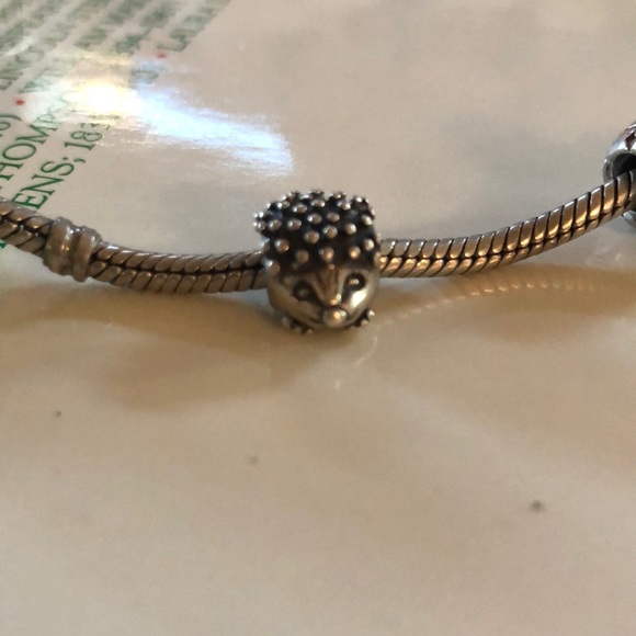 Pandora hedgehog charm - Picture 1 of 3